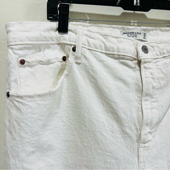 Abercrombie & Fitch White Ultra High Rise 90s Straight Jean Women's Size 34/18 R - Picture 3 of 12